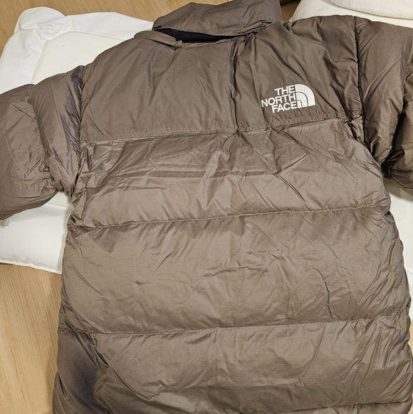 Women’s 1996 Retro Nuptse Jacket - Picture 4 of 5